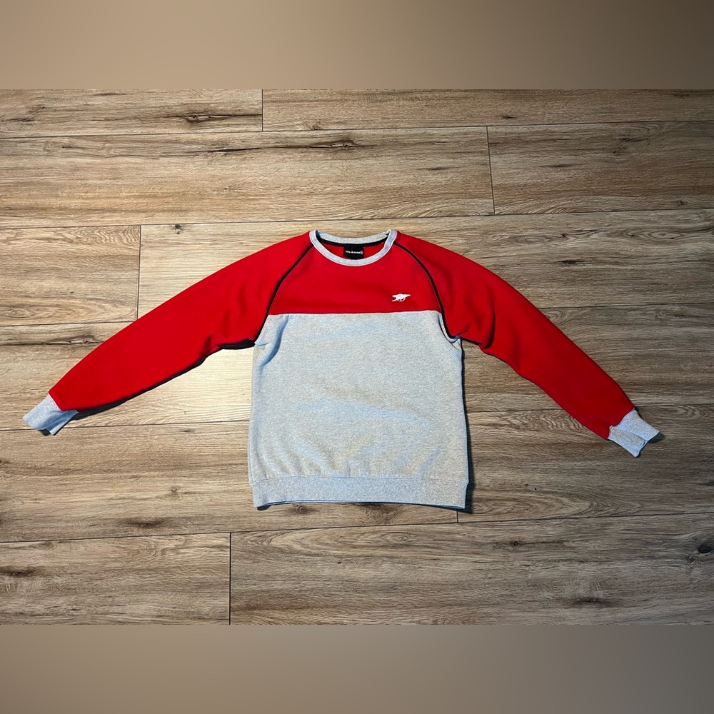 Arsenal  Men's Extra Small Gray and Red Crewneck Pullover Logo Sweatshirt